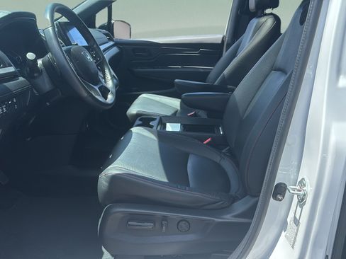 Used 2024 Honda Odyssey Sport image 9
