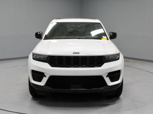 Used 2023 Jeep Grand Cherokee Altitude AWD/4WD image 5