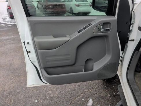 Used 2018 Nissan Frontier SV image 17