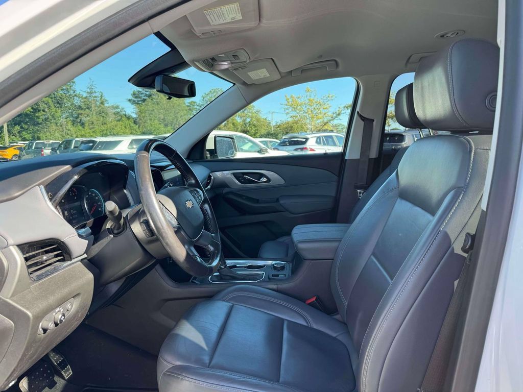 Used 2020 Chevrolet Traverse LT w/ LT Premium Package AWD/4WD image 16