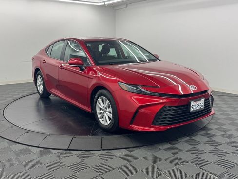 Used 2026 Toyota Camry LE FWD image 4