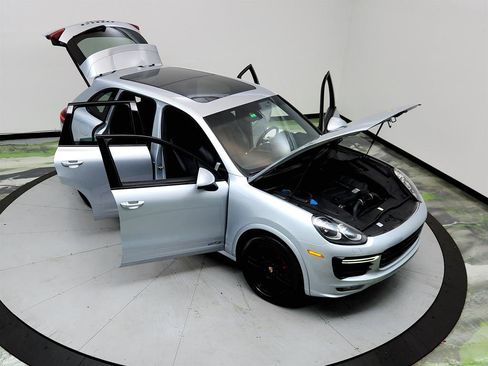 Used 2016 Porsche Cayenne GTS AWD/4WD image 38