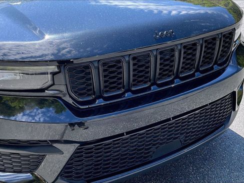 Certified 2022 Jeep Grand Cherokee Altitude AWD/4WD image 28