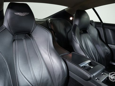 Used 2014 Aston Martin DB9 Coupe image 28