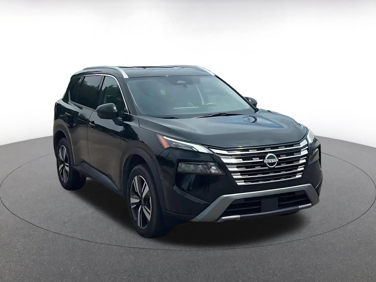 Used 2026 Nissan Rogue SL FWD image 3