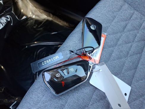 Certified 2025 Volkswagen Tiguan S image 32