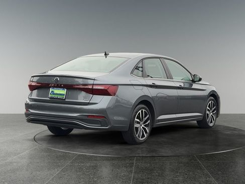 Used 2025 Volkswagen Jetta SE FWD image 9