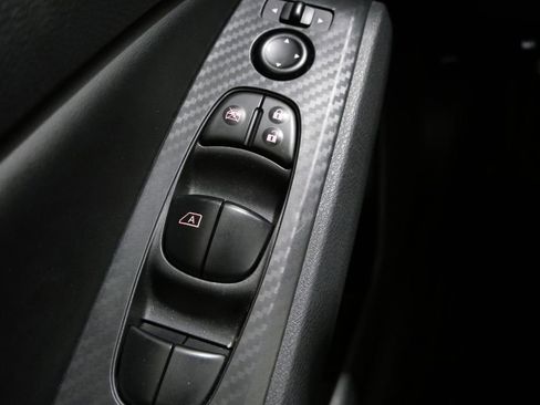 Used 2025 Nissan Altima 2.5 SV image 13