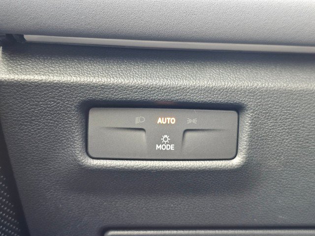 Used 2025 Volkswagen Tiguan SE R-Line AWD/4WD image 37