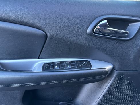 Used 2019 Dodge Journey SE image 9