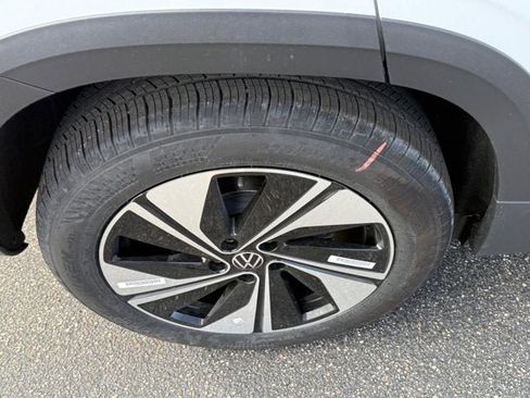 New 2026 Volkswagen Taos SE AWD/4WD image 4