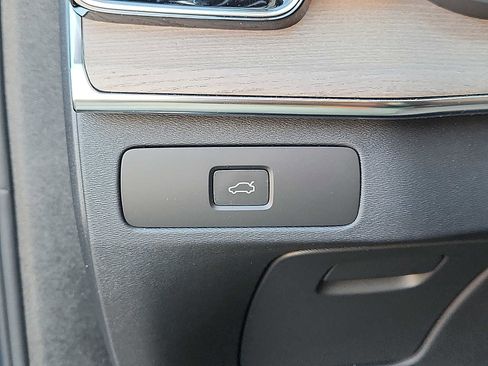 Used 2026 Volvo XC90 B6 Plus w/ Protection Package Premier image 22