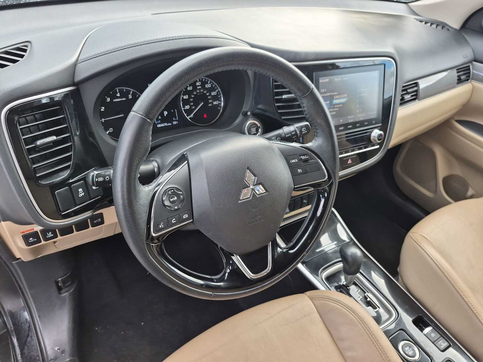 Used 2020 Mitsubishi Outlander SEL AWD/4WD image 2