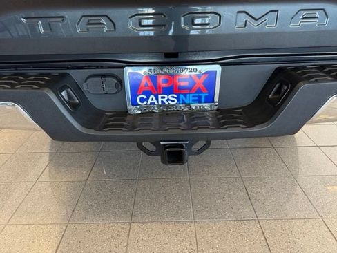 Used 2023 Toyota Tacoma TRD Off-Road AWD/4WD image 5