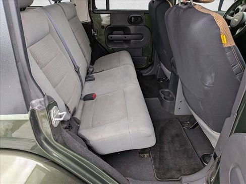 Used 2009 Jeep Wrangler Unlimited Sahara w/ Dual Top Group AWD/4WD image 18