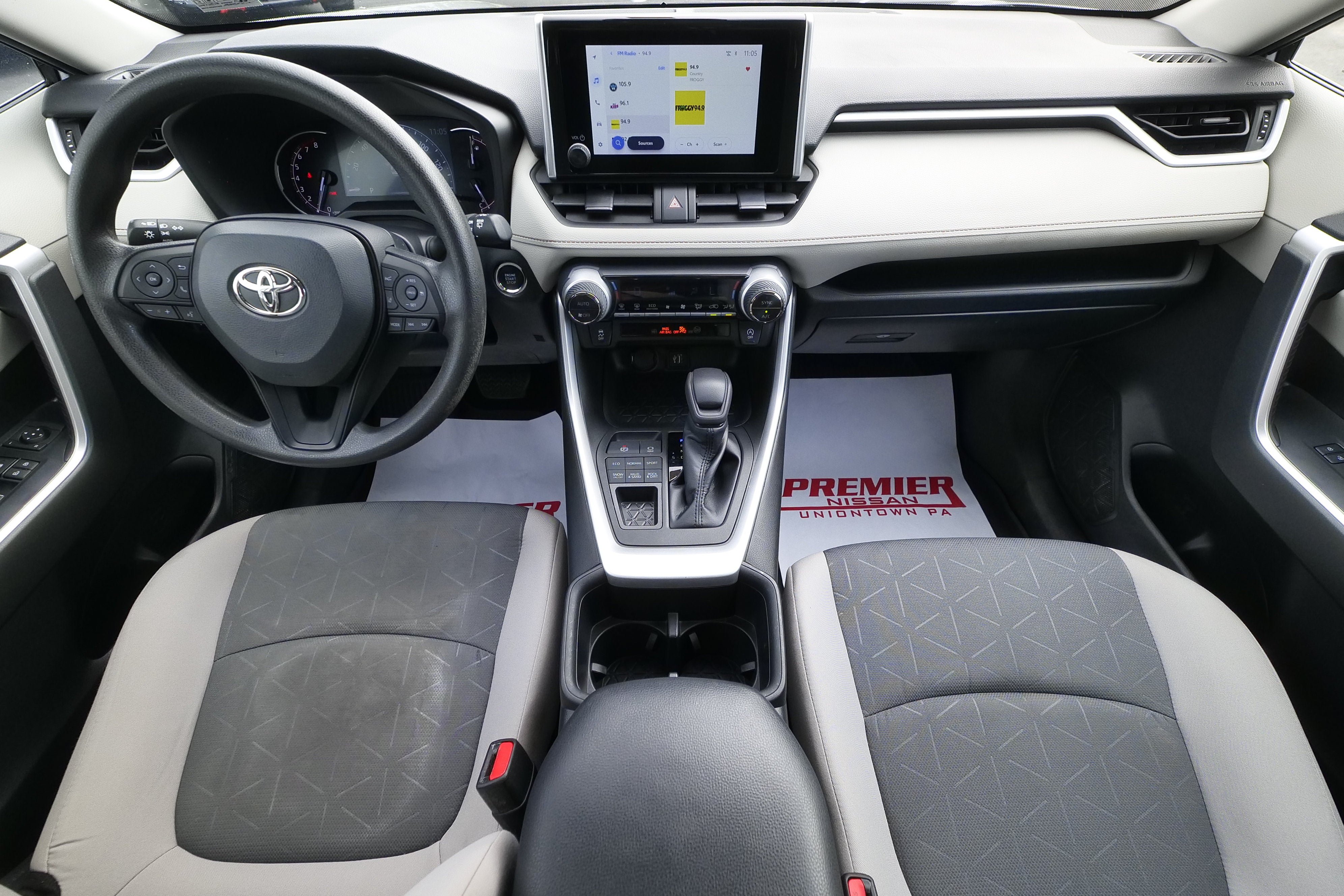 Used 2023 Toyota RAV4 XLE AWD/4WD image 17