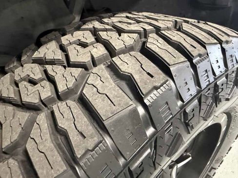 Used 2013 GMC Sierra 2500 Denali w/ Suspension Package, Off-Road AWD/4WD image 3