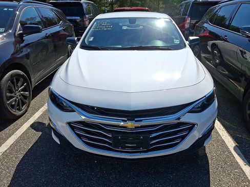 Used 2022 Chevrolet Malibu LS FWD image 2