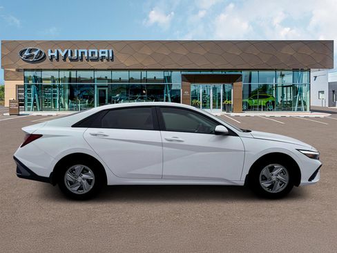 New 2026 Hyundai Elantra SE image 9