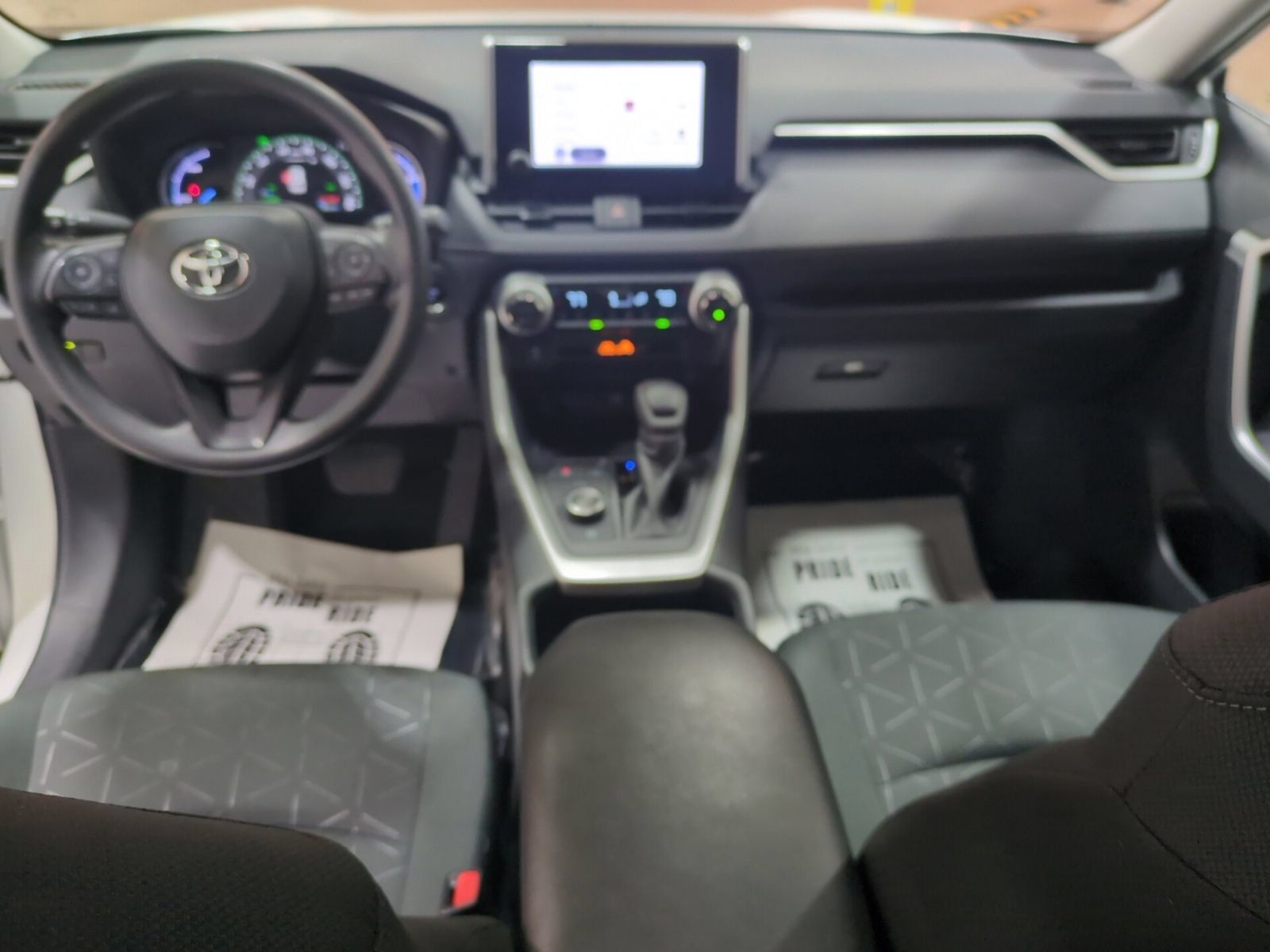 Used 2024 Toyota RAV4 XLE AWD/4WD image 15