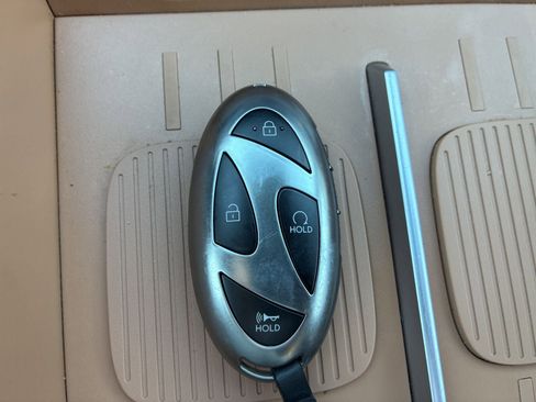 Used 2024 Hyundai Santa Fe Limited image 32