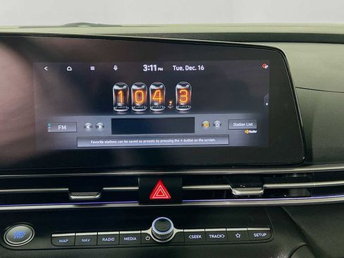 Certified 2023 Hyundai Elantra Limited image 15