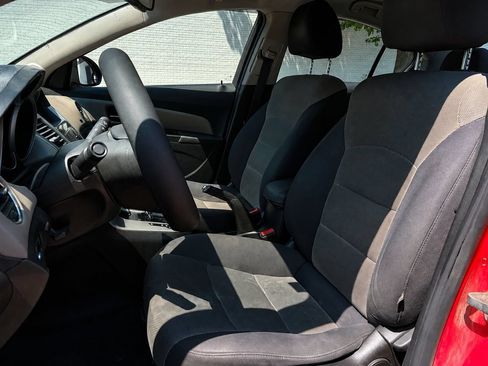 Used 2014 Chevrolet Cruze LS FWD image 9