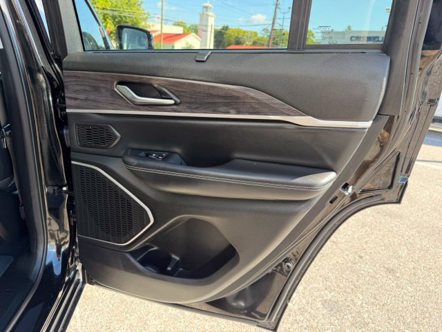 Used 2023 Jeep Grand Cherokee 4WD 4xe w/ Luxury Tech Group II image 20