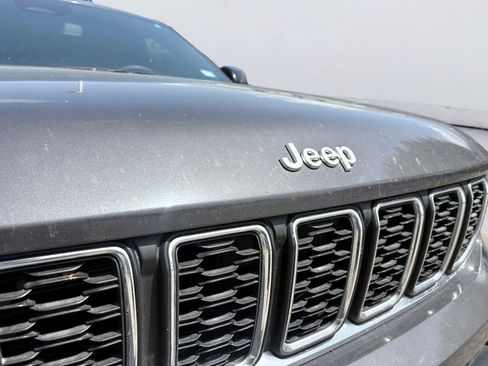 Used 2024 Jeep Grand Cherokee L Laredo RWD image 11