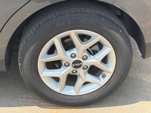 Used 2025 Kia Soul LX w/ LX Technology Package FWD image 19