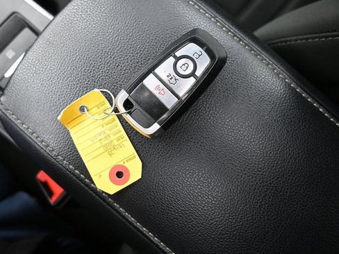 Used 2020 Ford Fusion SE image 13