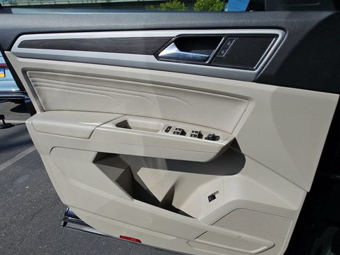 Used 2023 Volkswagen Atlas SE w/ Panoramic Sunroof Package FWD image 28