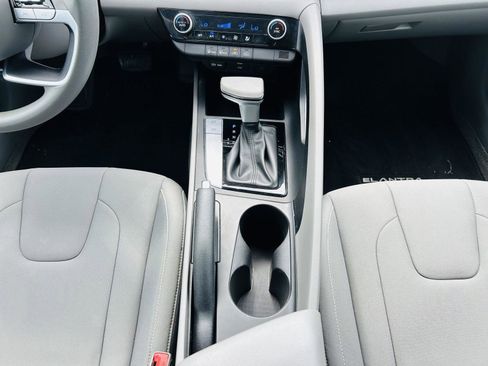 Used 2024 Hyundai Elantra SEL image 20