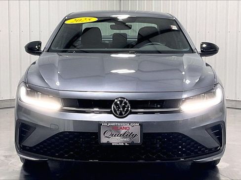Used 2025 Volkswagen Jetta Sport FWD image 2