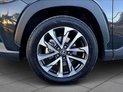 Certified 2024 Toyota Corolla Cross XLE image 11