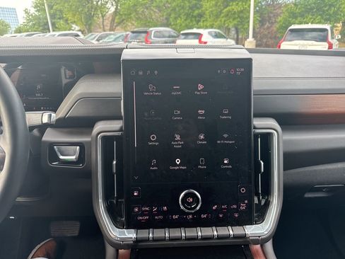 Used 2025 GMC Yukon XL Denali image 28