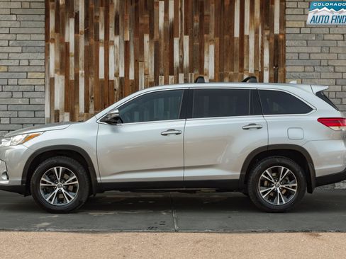 Used 2019 Toyota Highlander Plus AWD/4WD image 3