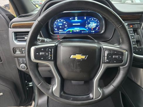 Used 2023 Chevrolet Suburban Premier image 25