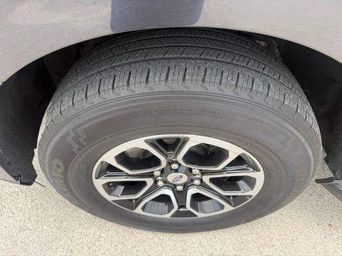 Used 2024 Ford Expedition XLT RWD image 9