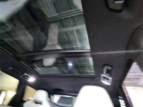 Used 2022 Land Rover Range Rover Sport SVR image 32