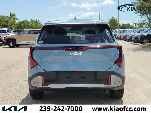 New 2027 Kia Seltos S FWD image 5