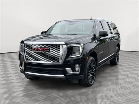 Used 2023 GMC Yukon XL Denali w/ Denali Reserve Package AWD/4WD image 3