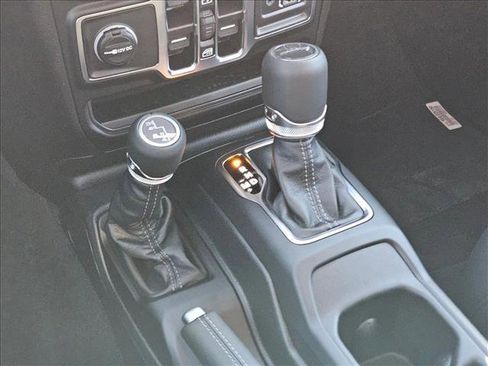 New 2025 Jeep Gladiator Sport image 12