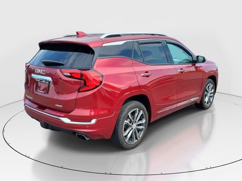 Used 2018 GMC Terrain Denali w/ Advanced Safety Package AWD/4WD image 4
