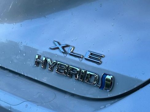 Used 2021 Toyota Avalon XLE w/ Moonroof Package FWD image 16