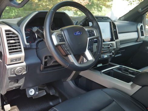 Certified 2022 Ford F250 Lariat w/ Chrome Package AWD/4WD image 4