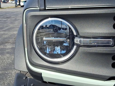 Used 2022 Ford Bronco Black Diamond image 9