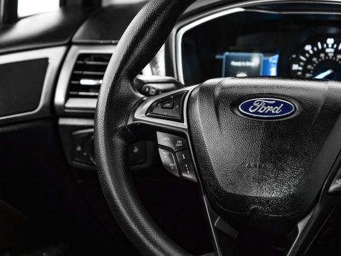 Used 2020 Ford Fusion SE image 15