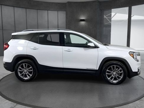 Used 2024 GMC Terrain SLT FWD image 4