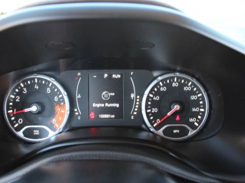 Used 2016 Jeep Renegade Latitude w/ Cold Weather Group FWD image 14